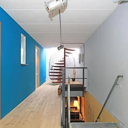 Warehouse In Spacious Industrial Workshop * アムステルダム