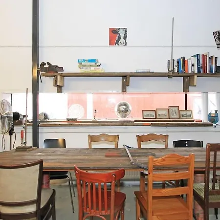 Warehouse In Spacious Industrial Workshop アパート