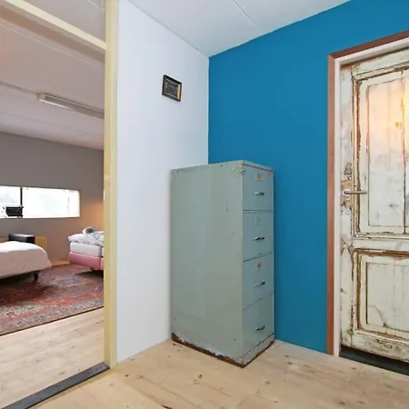 Warehouse In Spacious Industrial Workshop Apartment *