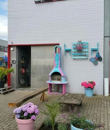 Warehouse In Spacious Industrial Workshop Apartman