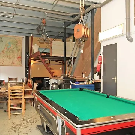 Apartment Warehouse In Spacious Industrial Workshop *