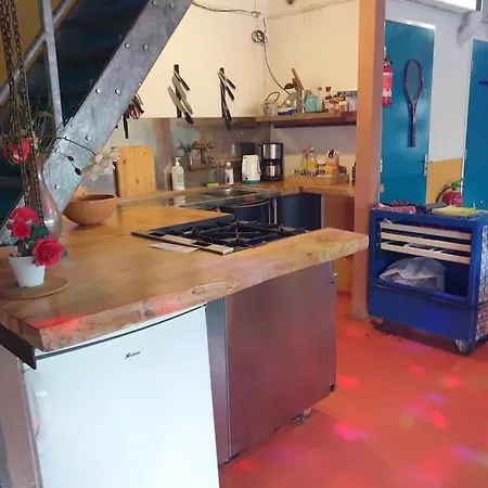 Warehouse In Spacious Industrial Workshop Apartmán *